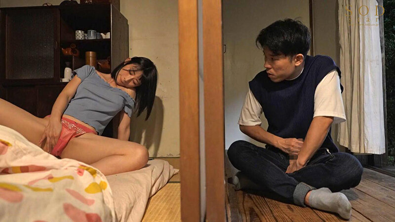 僕の住むド田舎の向かいの家に越してきためいちゃんに覗きがバレて…。童貞の僕はめいちゃんのオモチャになって犯●れ続けた。 宮島めい picture4