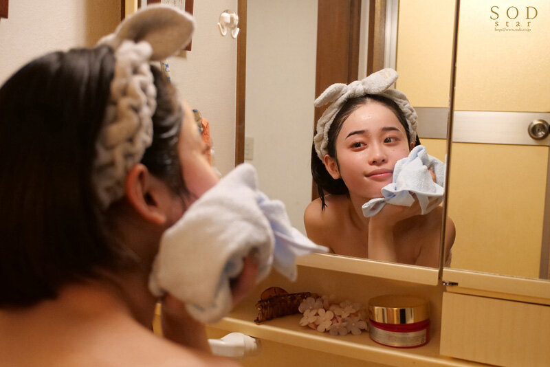サークルの飲み会で酔いつぶれて目が覚めたら先輩の巨乳カノジョ宅にいて…部屋着から見える胸チラ、マンチラに我慢ができず襲ってしまい朝まで巣ごもり浮気SEX MINAMO picture13