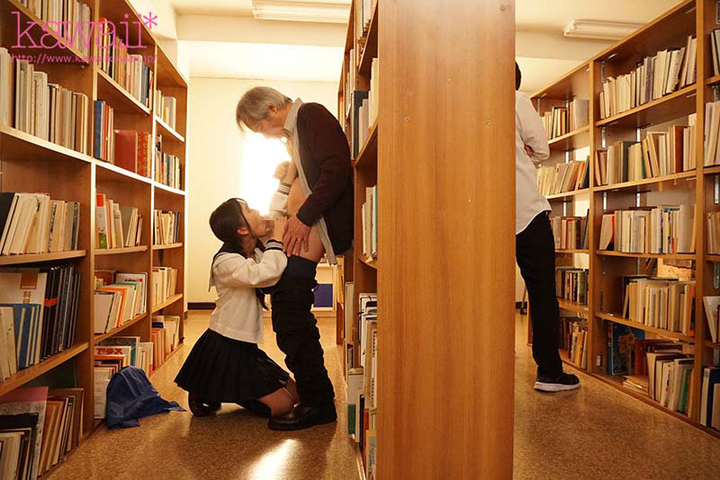 女生徒の耳元ささやき誘惑に打ちのめされた担任の僕は放課後ラブホや図書室で狂ったように禁断中出しを繰り返した…。 天音ゆい picture9