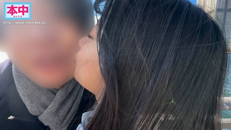 息子と妻が実家に帰省中、息子が通う保育園の可愛いと思っていた小柄な保育士さんをダメ元でデートに誘ったら、初めは断られたけど、次の日にやっぱりOKですと連絡がきて、横浜でデートして、近くのホテルに連れ込んだら、彼女も期待していたのかすごく嬉しそうで… 北岡果林 picture1