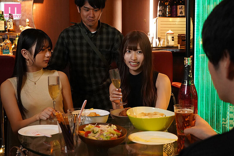 元カノ相部屋同窓会 5年ぶりに再会した元カノ2人と飲んだらお酒に酔って昔の恋話が再燃!終電で帰してくれず相部屋ラブホで朝まで奪い合い中出し 逢沢みゆ 北岡果林 picture1
