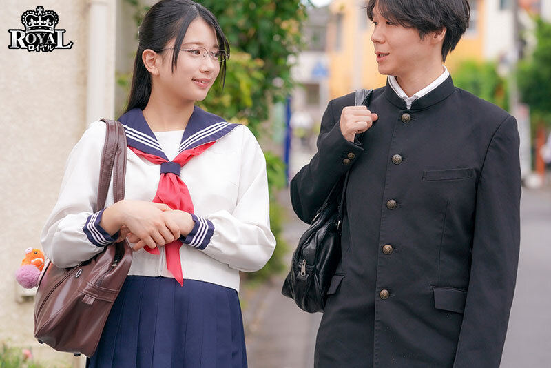 ねえ、Hな勉強しよ? 華奢清楚な委員長の裏顔は僕の部屋に入り浸りこっそりチ○ポを貪る限界ムラムラ痴女! 北岡果林 picture1