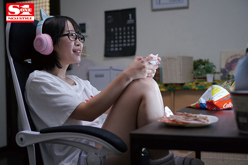 引きこもりニート彼女のマ〇コを好き放題使ったら、一晩中犯●れることになったボク 架乃ゆら picture1