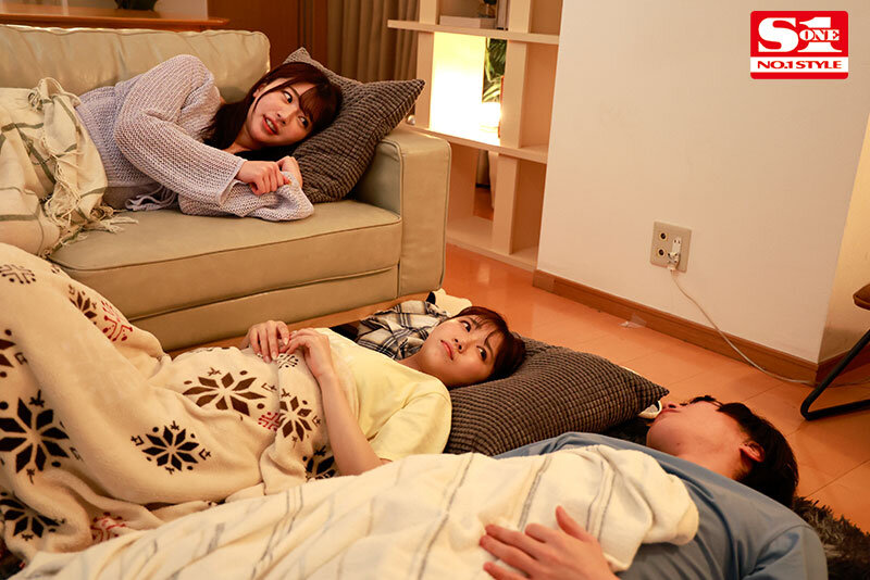 Gカップ同級生2人組が僕の家で勉強合宿!休憩の度にエロいことが! 安達夕莉 宇野みれい picture2