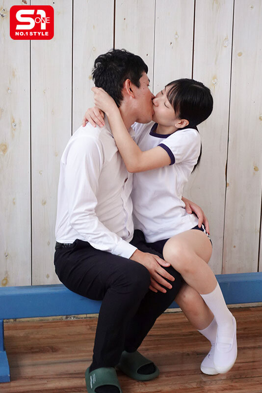無邪気な教え子に誘惑された僕は可愛い顔、声や匂い、そして若い肉体の魅力に抵抗できず、校内でもホテルでも何処でも挿れまくった。 榊原萌 picture11