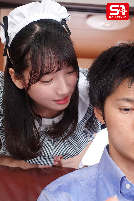 妻が不在中、雇い主のシモの世話までシタがるご奉仕メイドのシコシコ誘惑 榊原萌 picture2