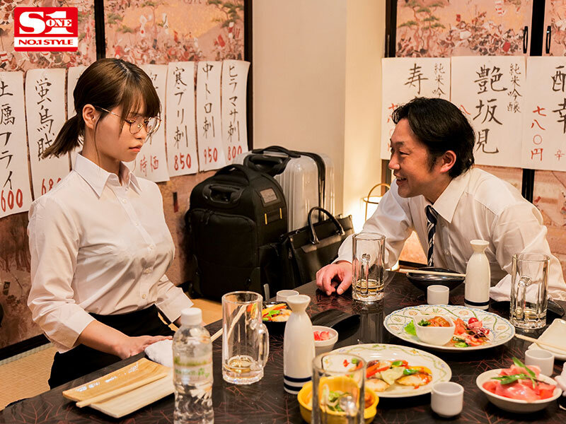 大嫌いなセクハラ部長に仕組まれた出張先相部屋…エロ垢バレたいいなり巨乳新人OLは不覚にもイキまくる。 日向かえで(日向陽葵) picture1