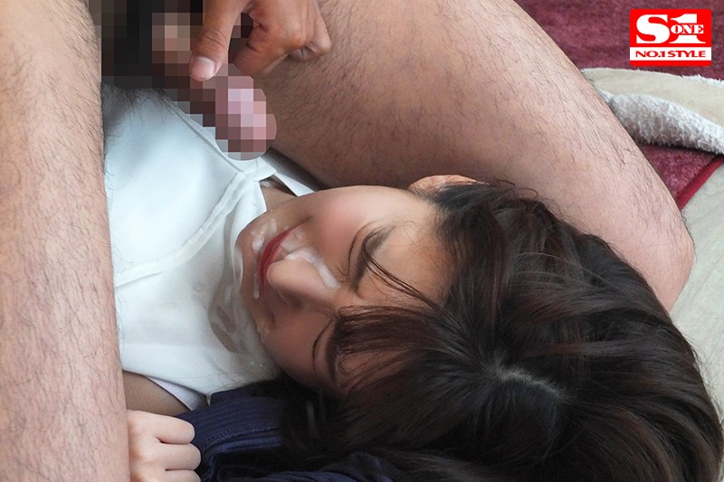 彼女の姉は憧れの芸能人。 彼女不在の2日間、僕はお姉さんを一心不乱にレ●プした。 ひなたまりん picture2