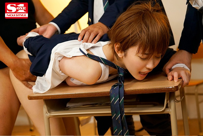 男装がバレてクラスメイトに輪●されたオレ 架乃ゆら picture5